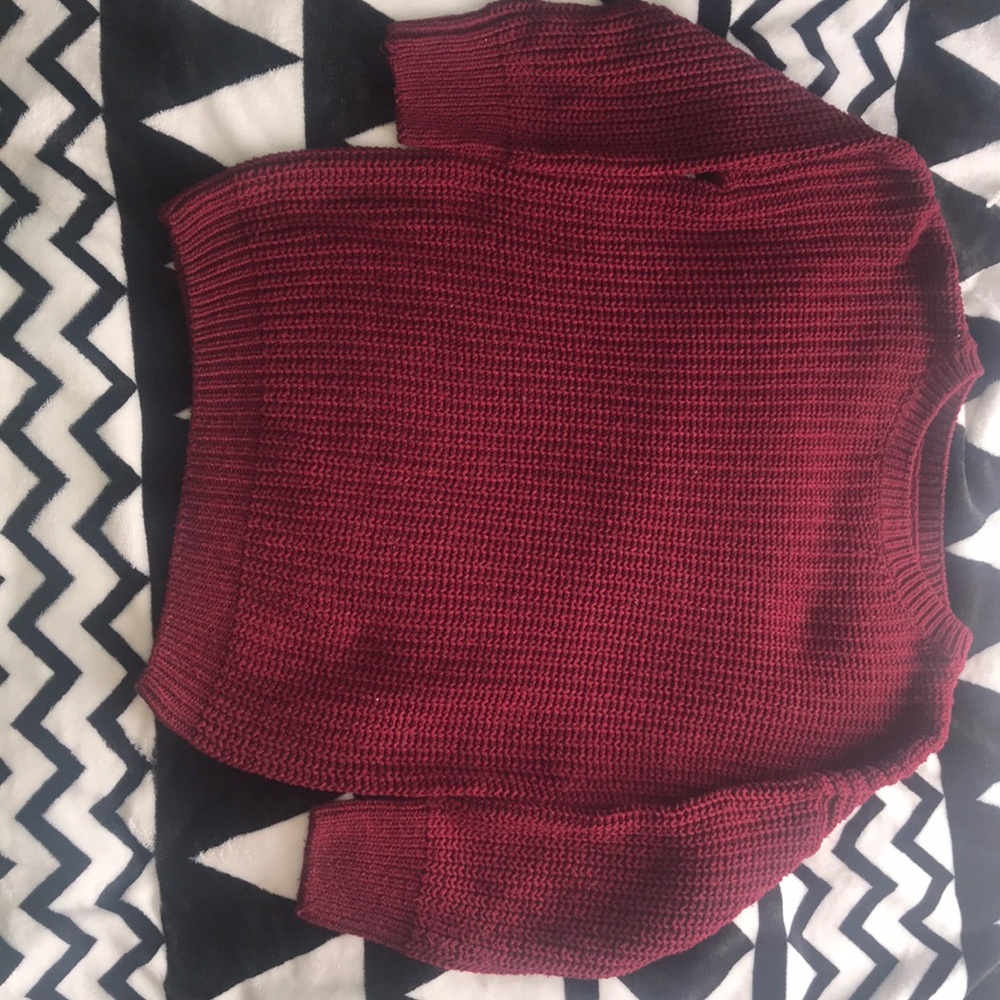 Maroon 3/4 sleeve sweater